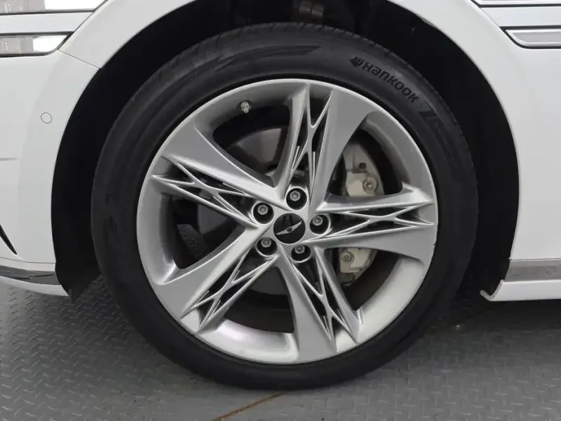 2023 Genesis G90 с пробегом 35 276 км
