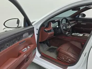 2023 Genesis G90 с пробегом 35 276 км