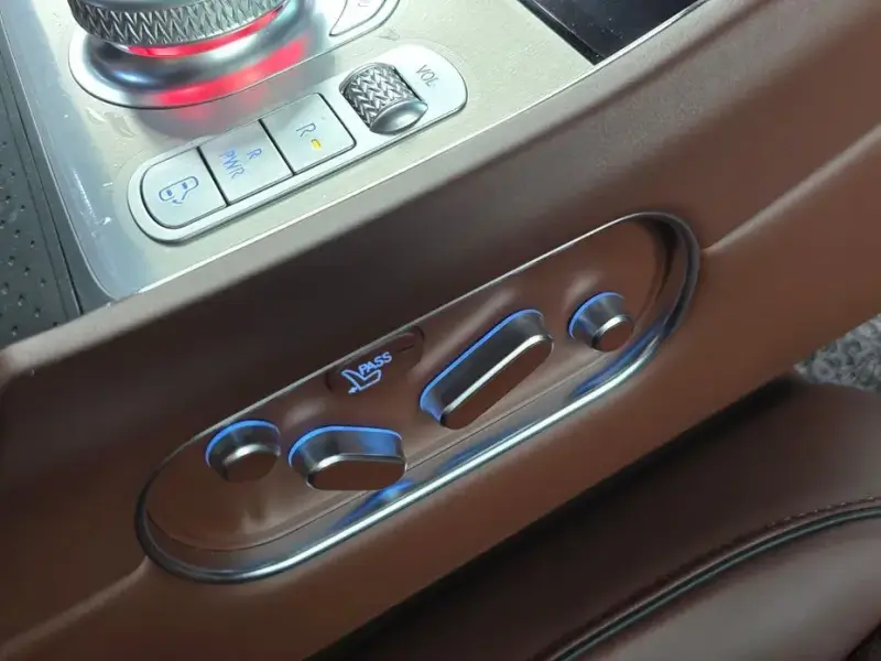 2023 Genesis G90 с пробегом 35 276 км