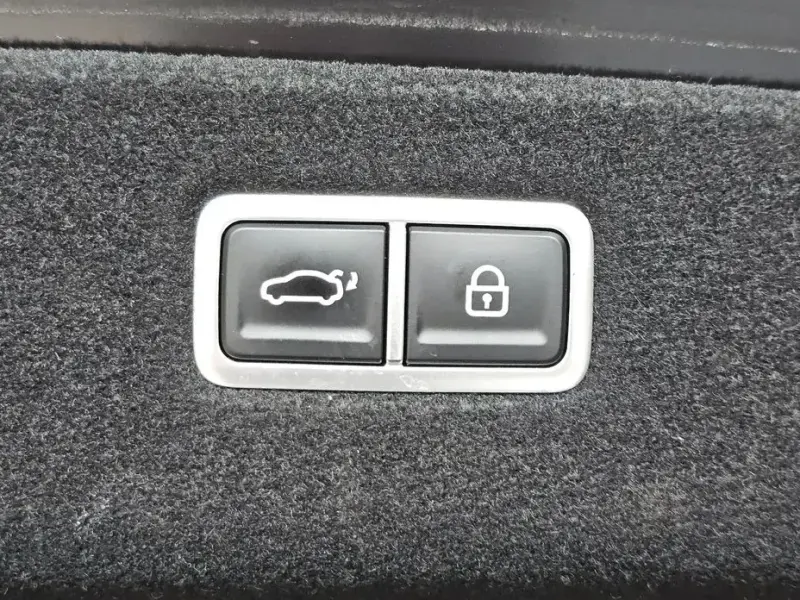 2023 Genesis G90 с пробегом 92 134 км