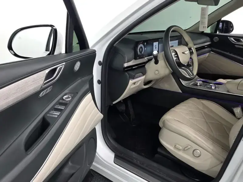 2023 Genesis GV80 с пробегом 25 943 км