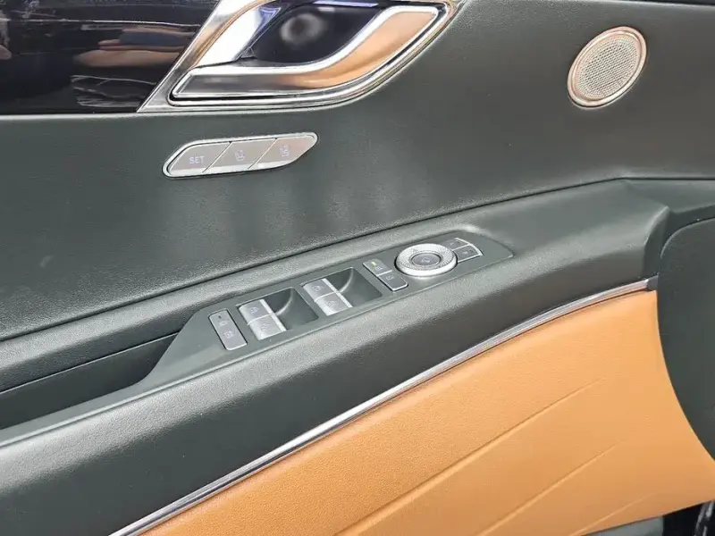 2023 Genesis GV80 с пробегом 37 929 км