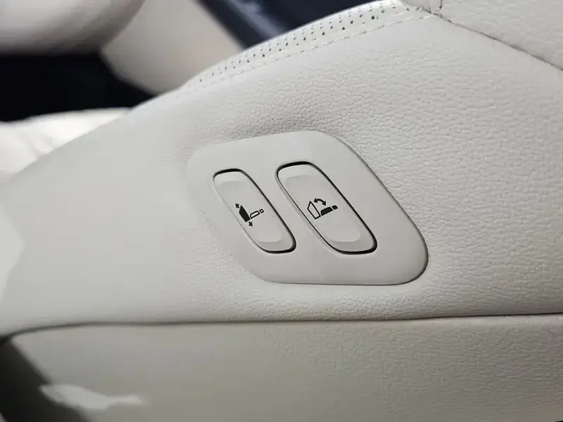 2023 Genesis GV80 с пробегом 25 711 км