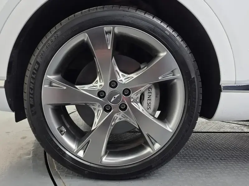 2023 Genesis GV80 с пробегом 27 690 км