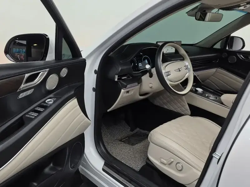 2023 Genesis GV80 с пробегом 27 690 км