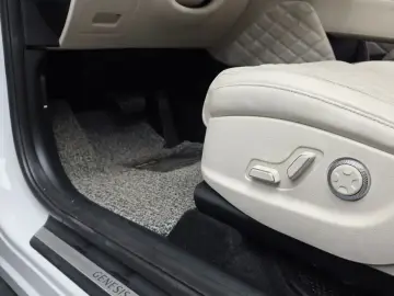 2023 Genesis GV80 с пробегом 27 690 км