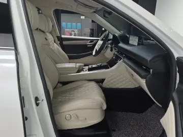 2023 Genesis GV80 с пробегом 29 298 км
