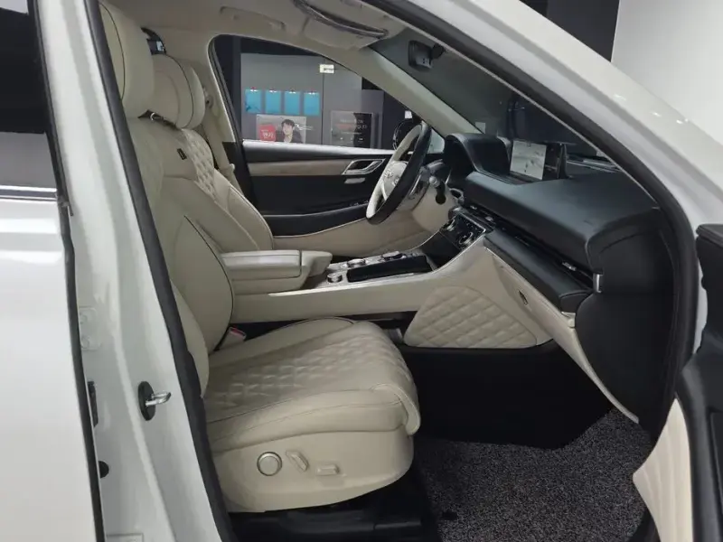 2023 Genesis GV80 с пробегом 29 298 км