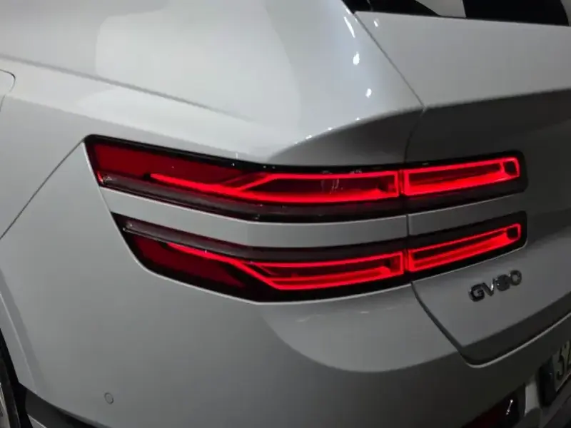 2023 Genesis GV80 с пробегом 29 298 км