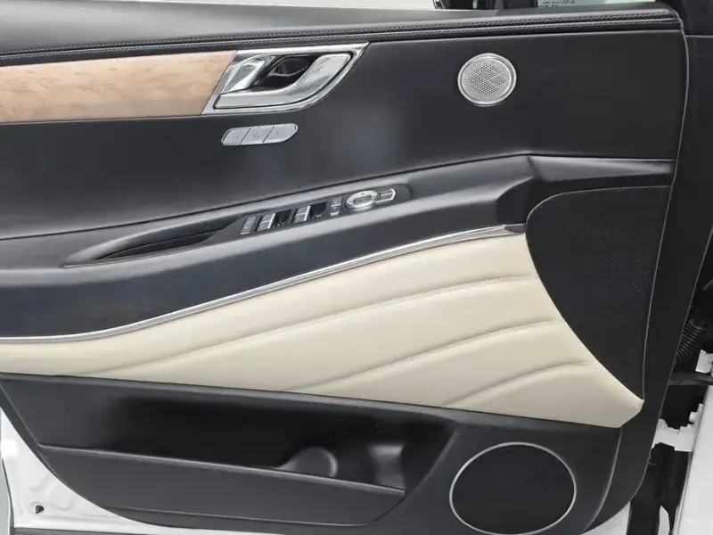 2023 Genesis GV80 с пробегом 29 298 км