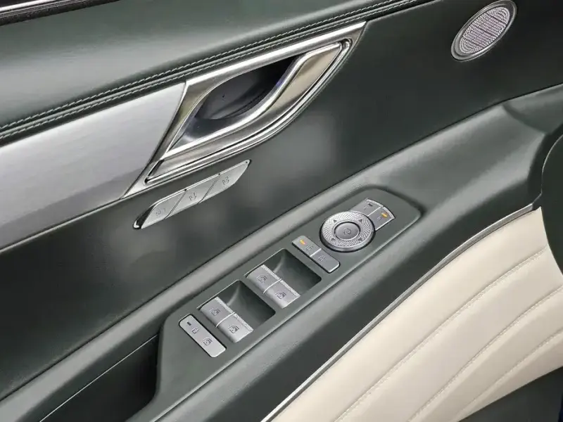 2023 Genesis GV80 с пробегом 40 424 км