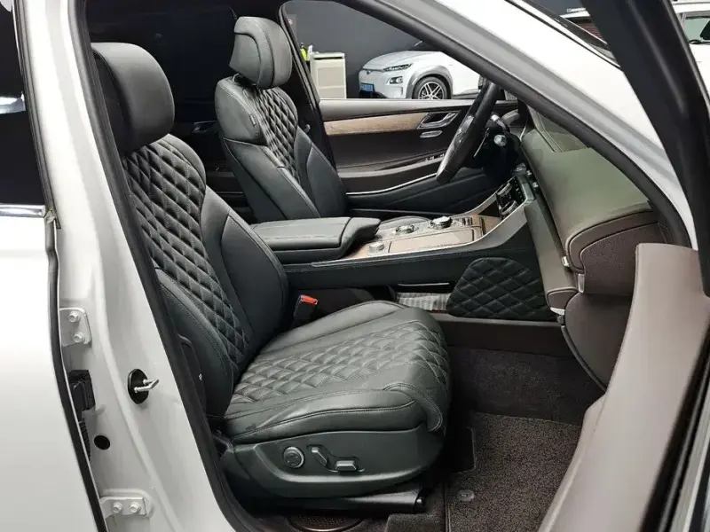 2023 Genesis GV80 с пробегом 33 565 км