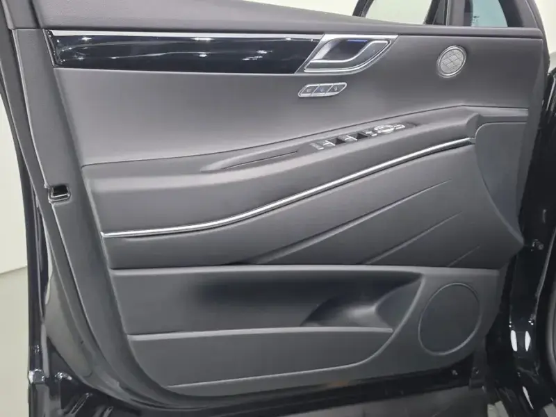 2023 Genesis GV80 с пробегом 8 061 км