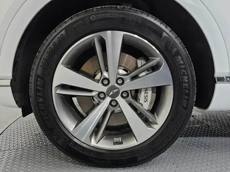 2023 Genesis GV80 с пробегом 31 892 км