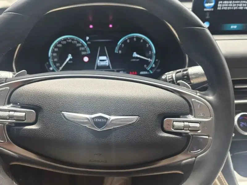 2023 Genesis GV80 с пробегом 48 000 км