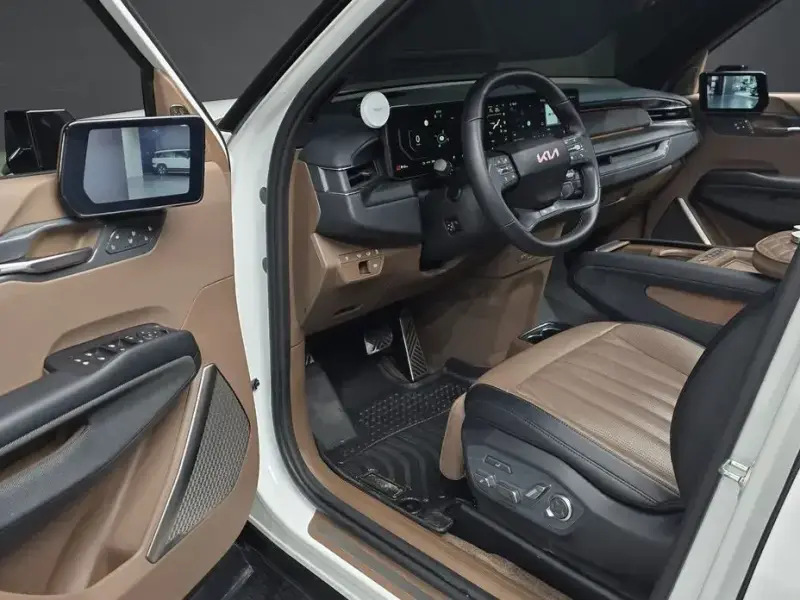 2024 Kia EV9 с пробегом 40 745 км