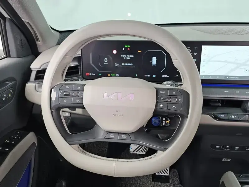 2023 Kia EV9 с пробегом 45 137 км