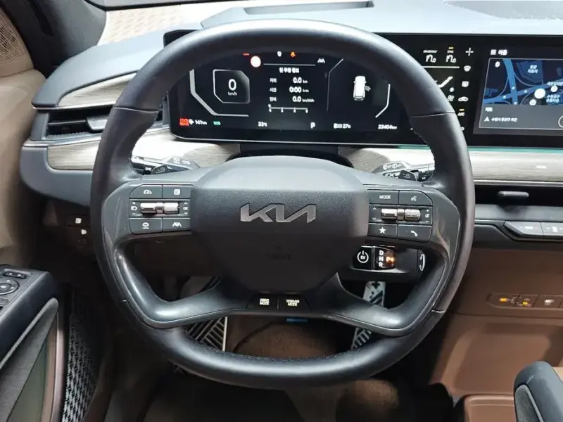 2023 Kia EV9 с пробегом 23 404 км