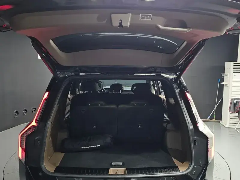 2023 Kia EV9 с пробегом 23 404 км