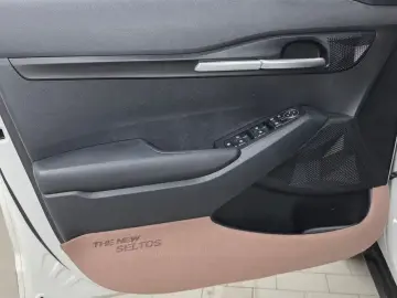 2024 Kia Seltos с пробегом 20 962 км