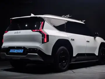 2023 Kia EV9 с пробегом 55 504 км