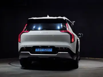 2023 Kia EV9 с пробегом 40 969 км