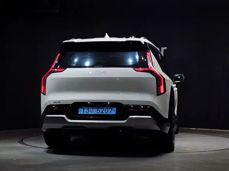 2023 Kia EV9 с пробегом 40 969 км