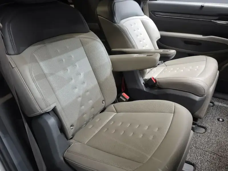 2023 Kia EV9 с пробегом 40 969 км