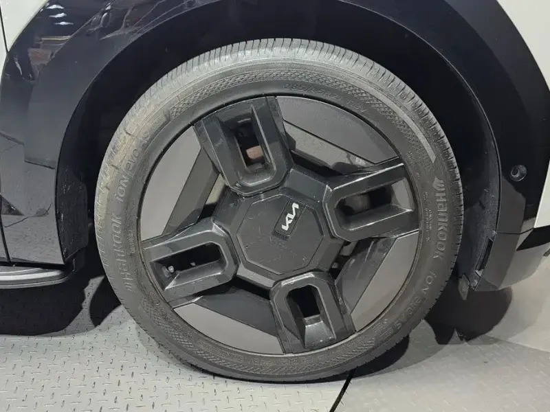 2023 Kia EV9 с пробегом 40 969 км