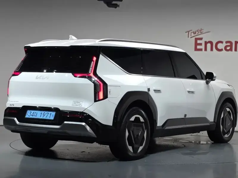 2023 Kia EV9 с пробегом 31 481 км