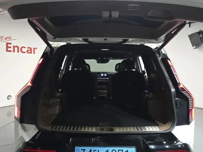 2023 Kia EV9 с пробегом 31 481 км