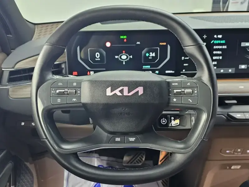 2023 Kia EV9 с пробегом 69 964 км