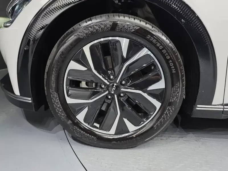 2024 Kia EV6 с пробегом 28 876 км