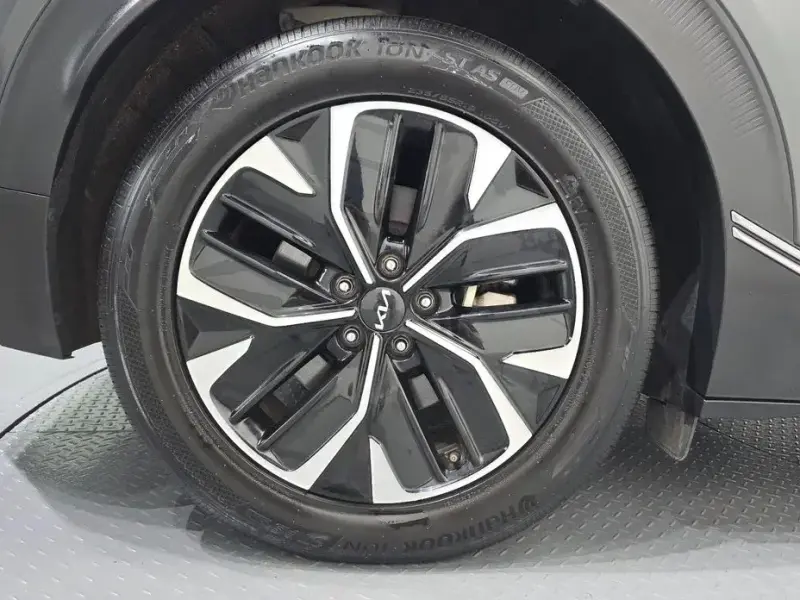 2023 Kia EV6 с пробегом 35 989 км