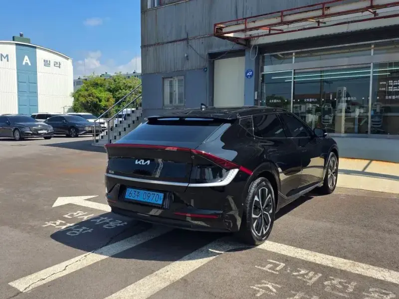 2023 Kia EV6 с пробегом 77 818 км
