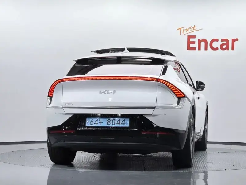 2022 Kia EV6 с пробегом 57 463 км