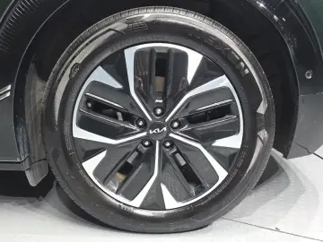 2022 Kia EV6 с пробегом 48 230 км