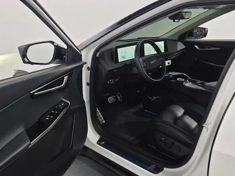2024 Kia EV6 с пробегом 36 492 км