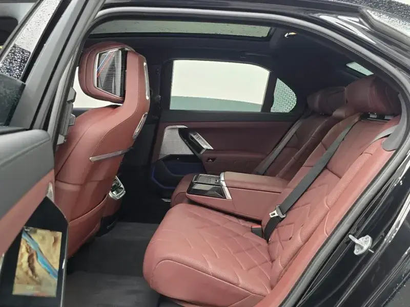 2025 BMW i7 с пробегом 21 776 км