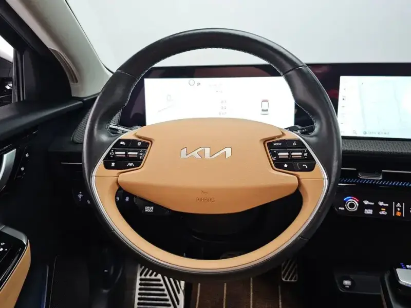 2023 Kia EV6 с пробегом 75 028 км