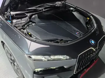 2024 BMW i7 с пробегом 16 228 км