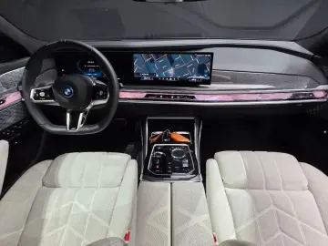2024 BMW i7 с пробегом 16 228 км