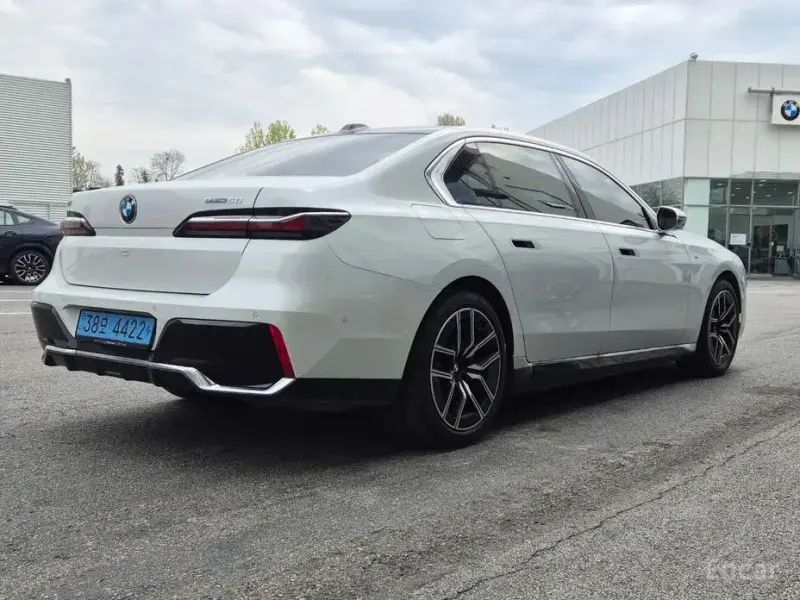 2024 BMW i7 с пробегом 24 934 км
