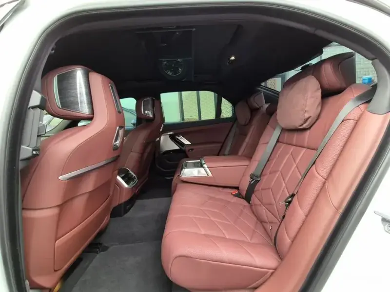 2024 BMW i7 с пробегом 24 934 км
