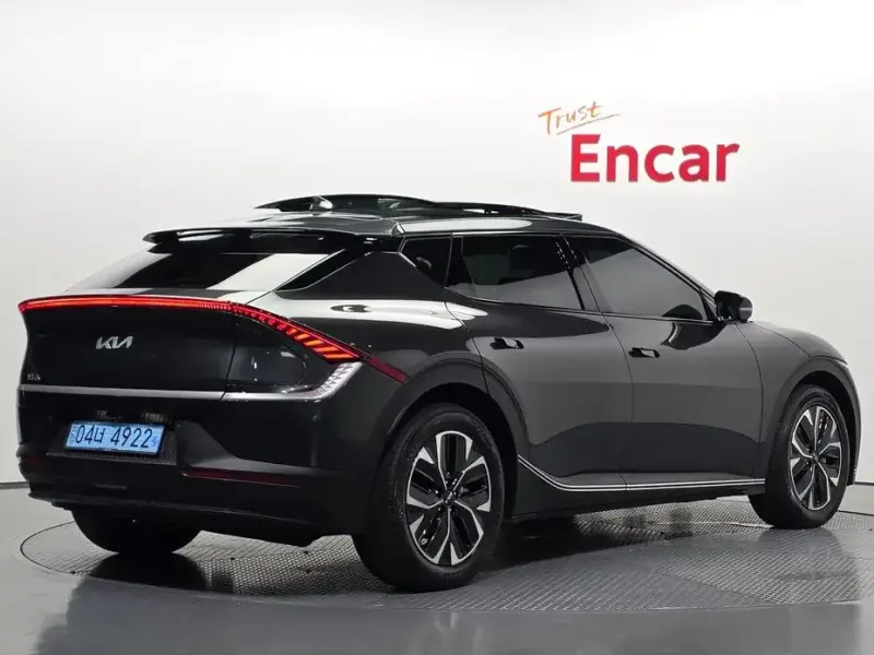 2023 Kia EV6 с пробегом 33 127 км