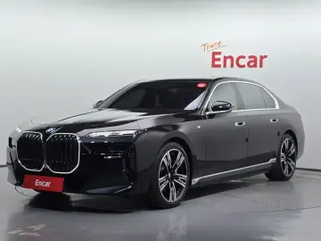 2025 BMW i7 с пробегом 13 842 км