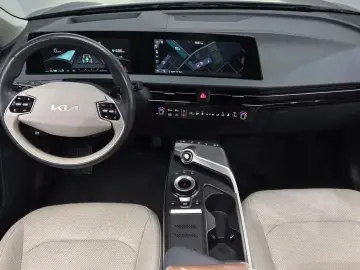 2023 Kia EV6 с пробегом 33 127 км