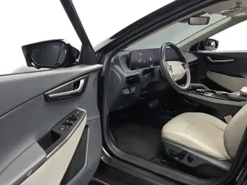 2023 Kia EV6 с пробегом 33 127 км