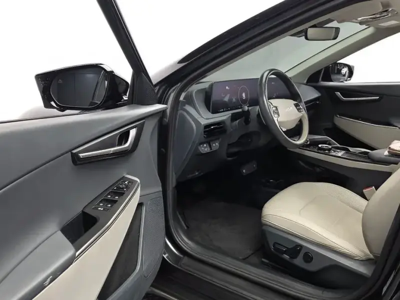 2023 Kia EV6 с пробегом 33 127 км