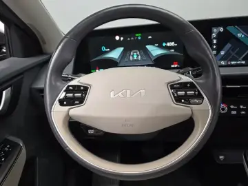 2023 Kia EV6 с пробегом 33 127 км